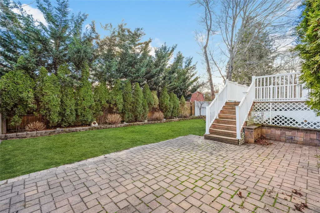 87 16th Street Wading River NY 11792