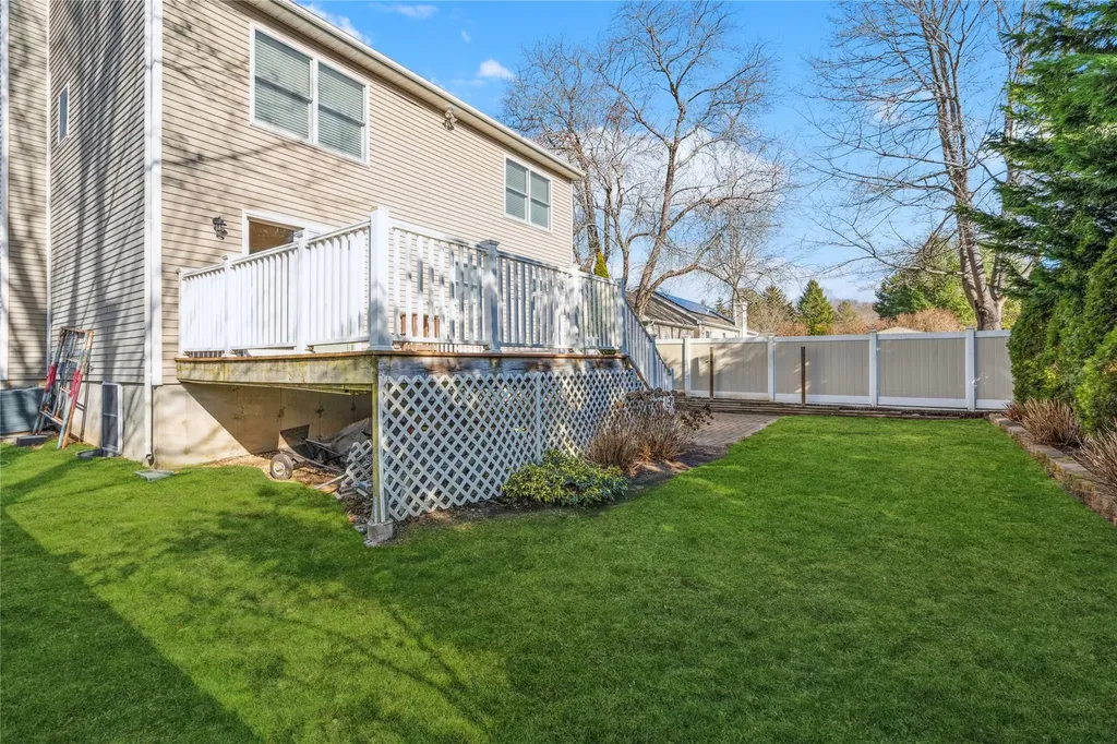 87 16th Street Wading River NY 11792