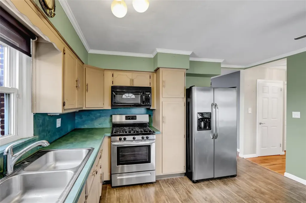 1478 Herzel Boulevard West Babylon NY 11704