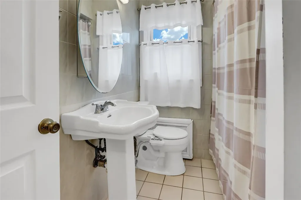 1478 Herzel Boulevard West Babylon NY 11704