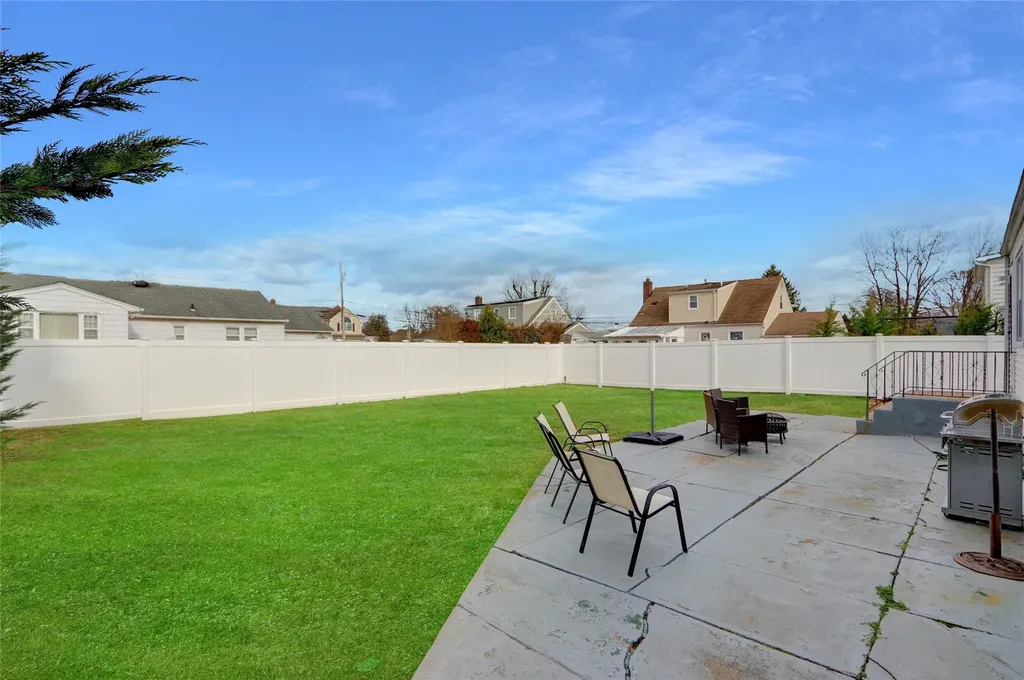 1478 Herzel Boulevard West Babylon NY 11704