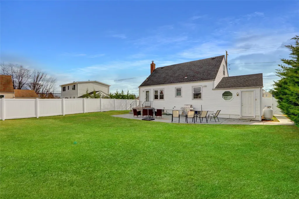 1478 Herzel Boulevard West Babylon NY 11704