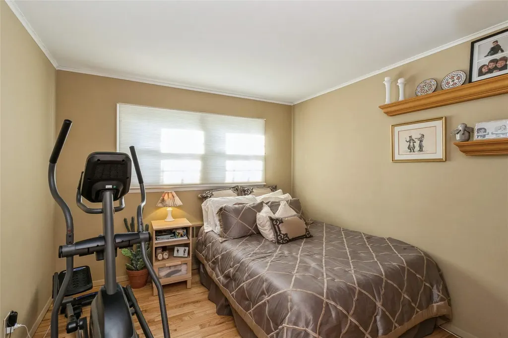 27 Quaker Path Stony Brook NY 11790