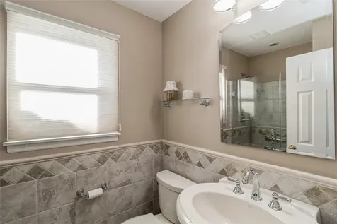 27 Quaker Path Stony Brook NY 11790