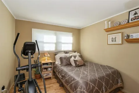 27 Quaker Path Stony Brook NY 11790