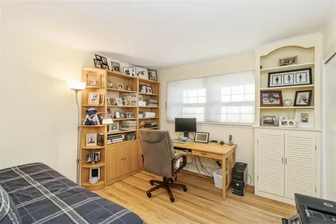 27 Quaker Path Stony Brook NY 11790