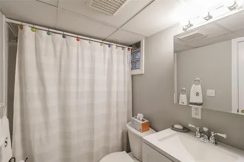 27 Quaker Path Stony Brook NY 11790