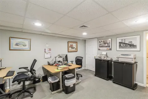 27 Quaker Path Stony Brook NY 11790