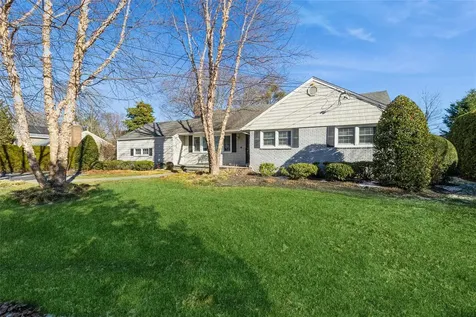 27 Quaker Path Stony Brook NY 11790