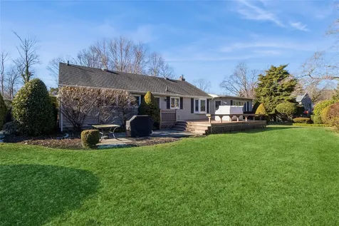 27 Quaker Path Stony Brook NY 11790