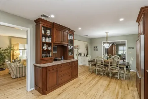 27 Quaker Path Stony Brook NY 11790