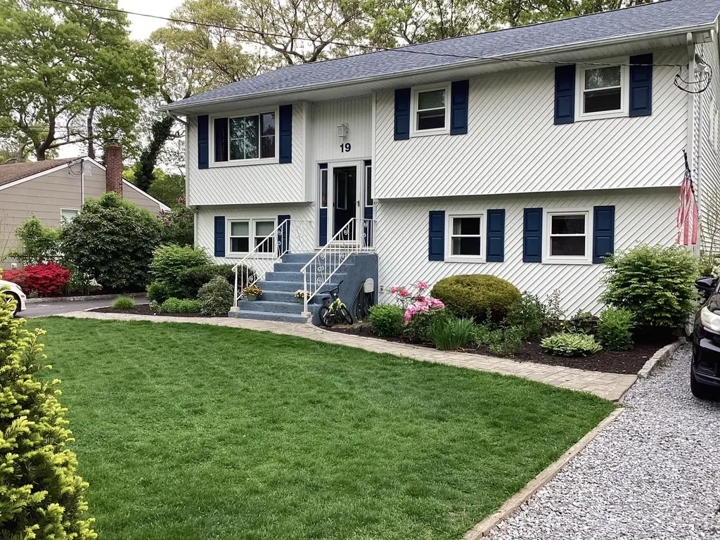 19 Holiday Boulevard Center Moriches NY 11934