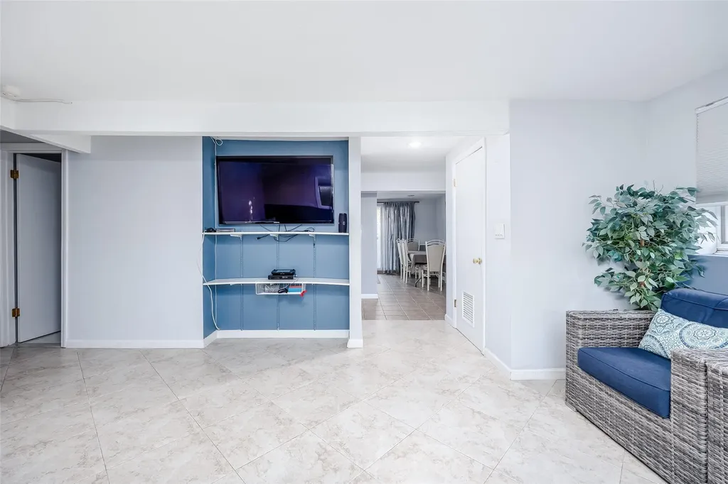 3423 Westminster Road Oceanside NY 11572