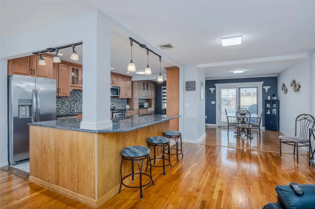 3423 Westminster Road Oceanside NY 11572