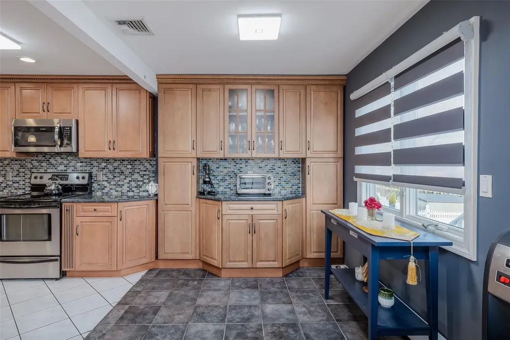 3423 Westminster Road Oceanside NY 11572