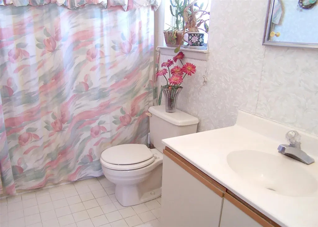 2 Wren Lane Coram NY 11727