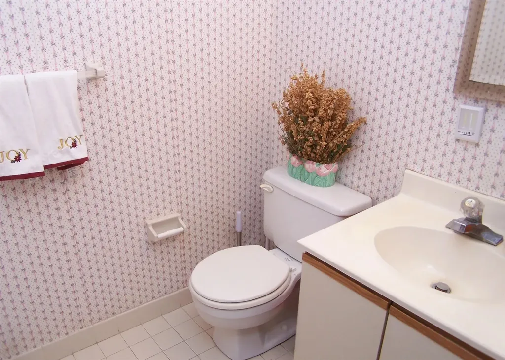 2 Wren Lane Coram NY 11727