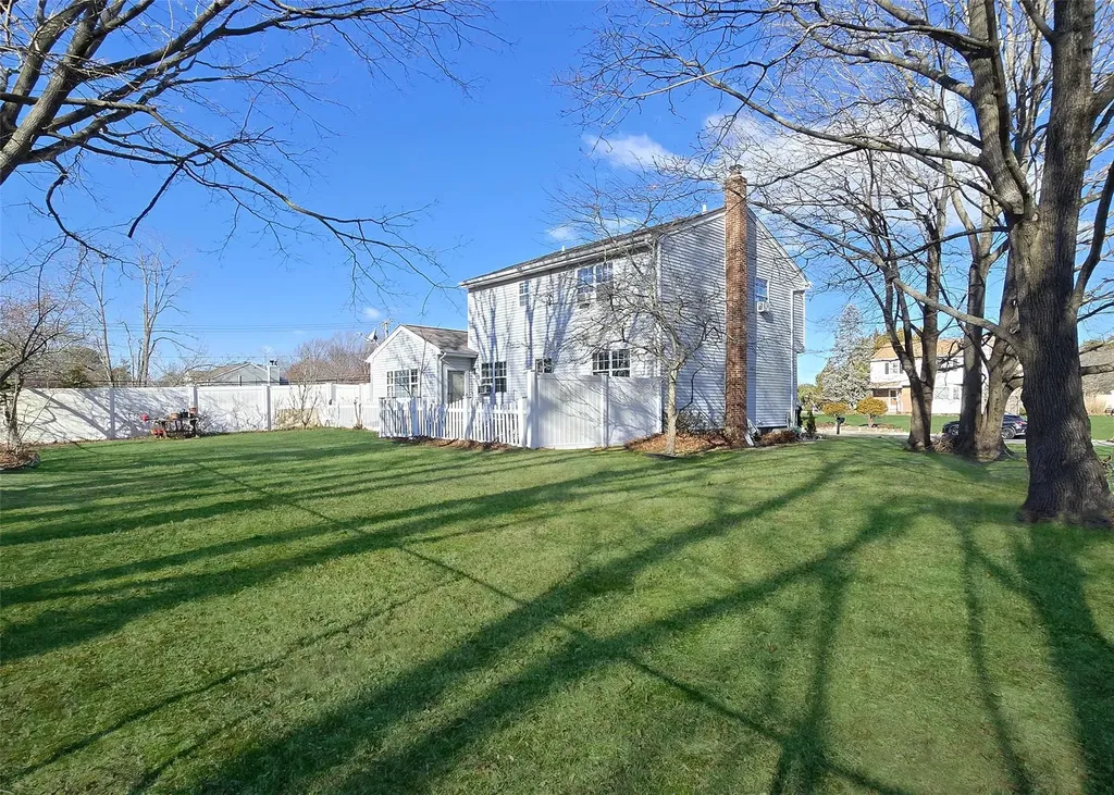 2 Wren Lane Coram NY 11727