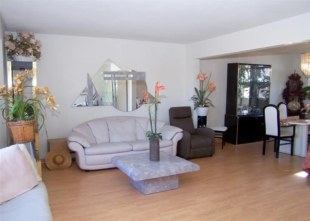 2 Wren Lane Coram NY 11727