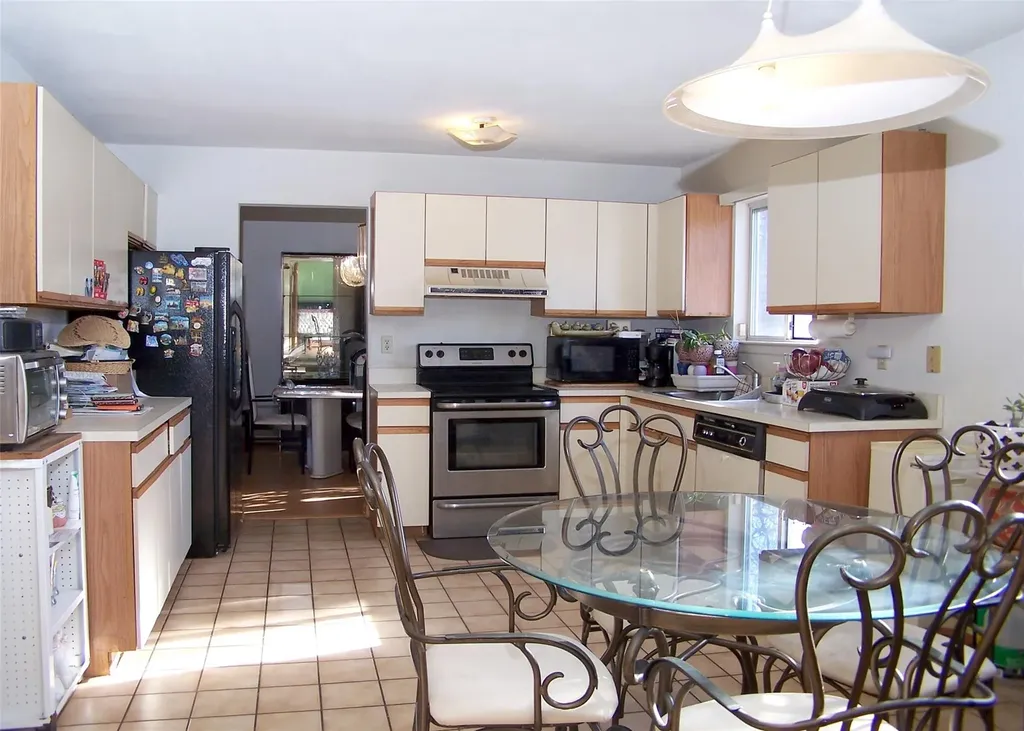 2 Wren Lane Coram NY 11727