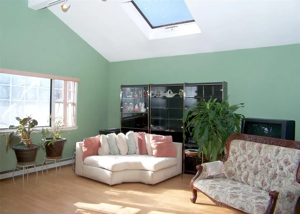 2 Wren Lane Coram NY 11727