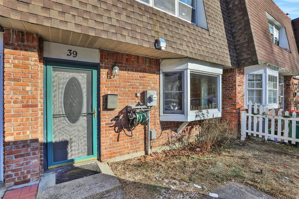 39 Roundtree Court Beacon NY 12508