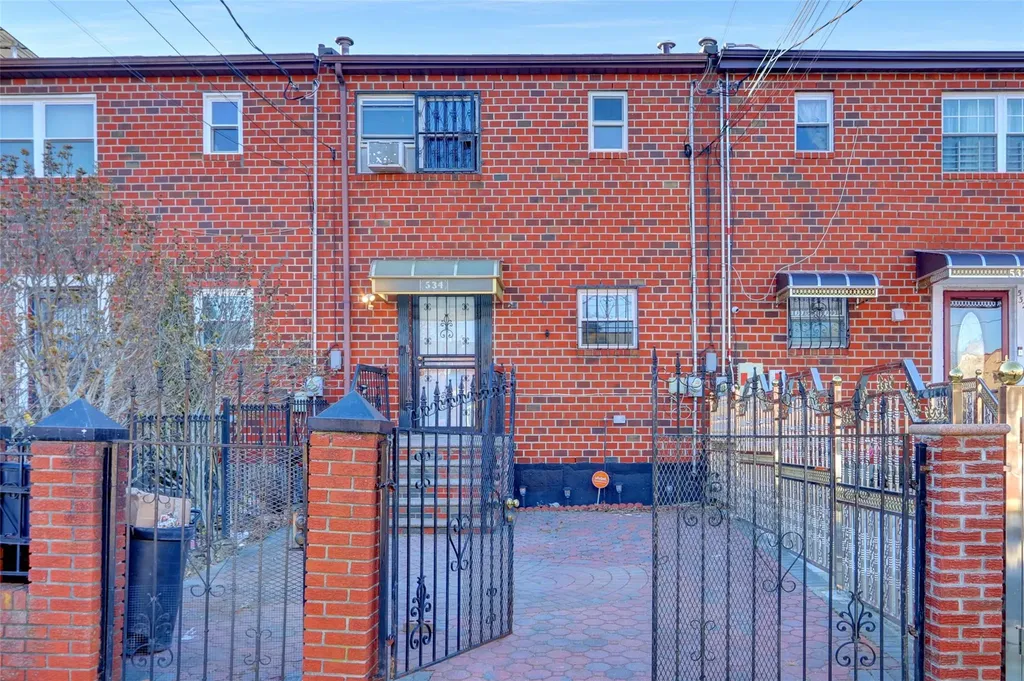 534 Warwick Street Brooklyn NY 11207