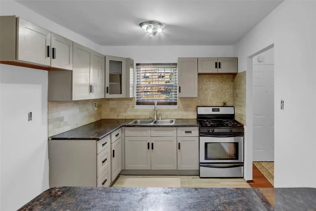 534 Warwick Street Brooklyn NY 11207