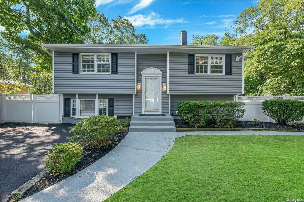 4 Wolfhollow Road Centereach NY 11720