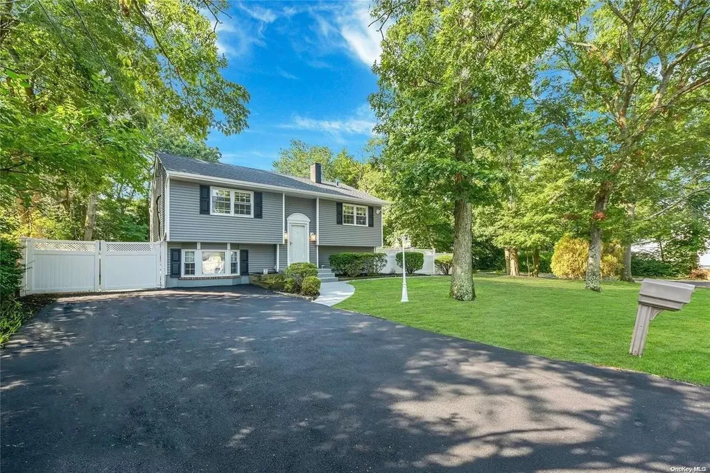 4 Wolfhollow Road Centereach NY 11720