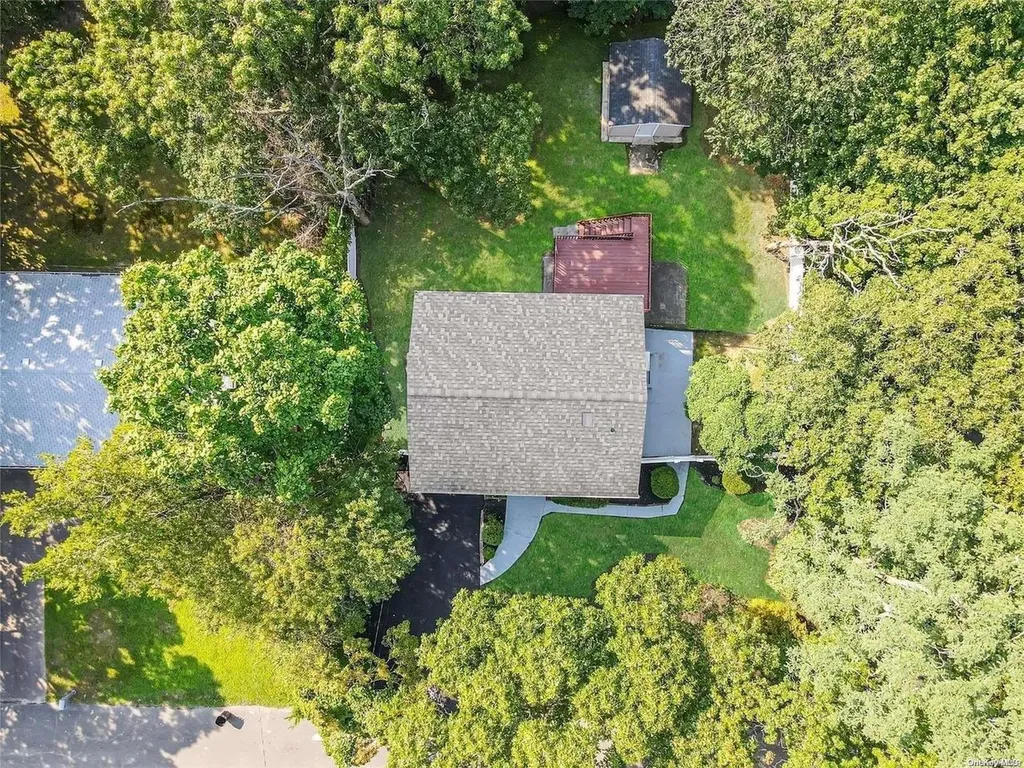 4 Wolfhollow Road Centereach NY 11720