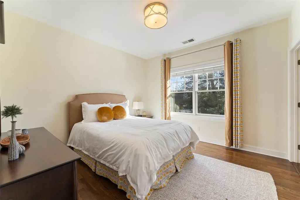 24 Myrtledale Road Scarsdale NY 10583