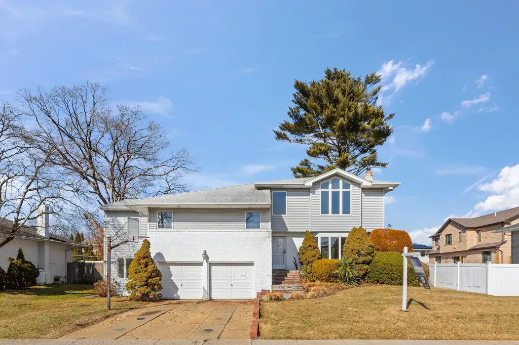77 Bounty Lane Jericho NY 11753