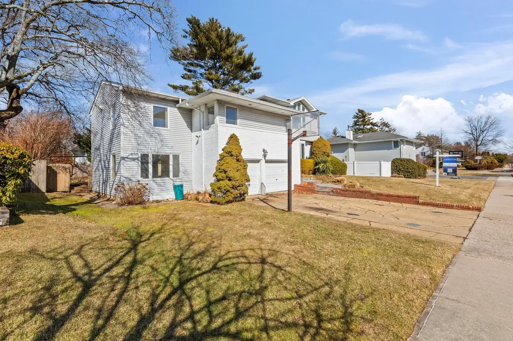 77 Bounty Lane Jericho NY 11753