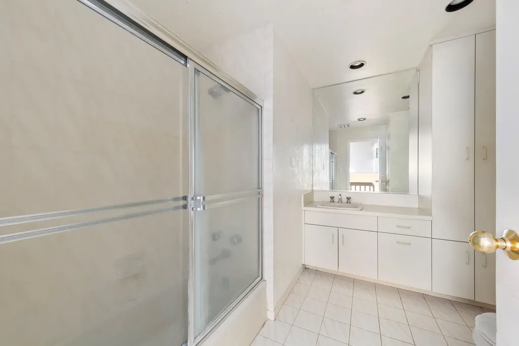 77 Bounty Lane Jericho NY 11753