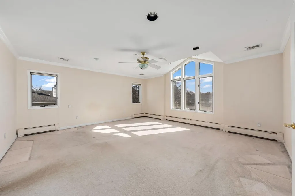 77 Bounty Lane Jericho NY 11753