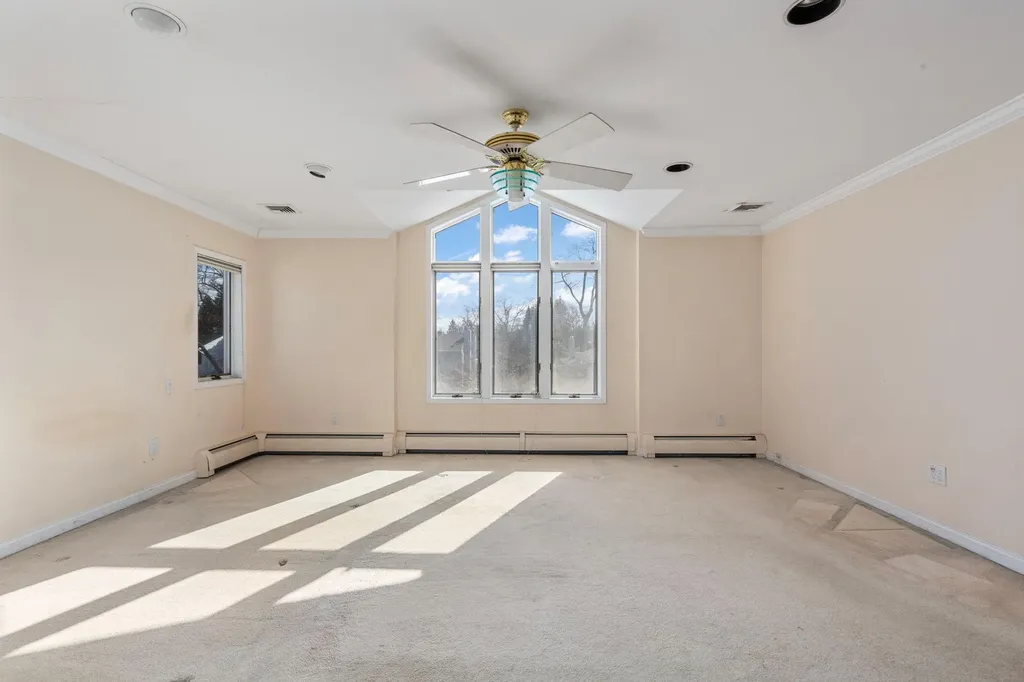 77 Bounty Lane Jericho NY 11753