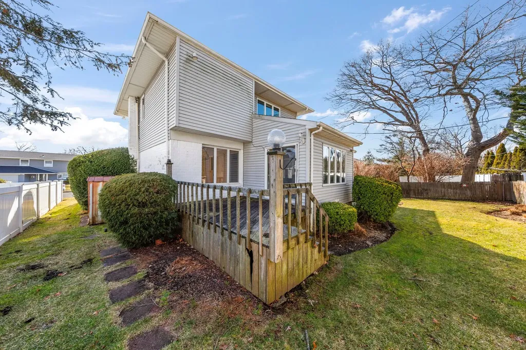 77 Bounty Lane Jericho NY 11753