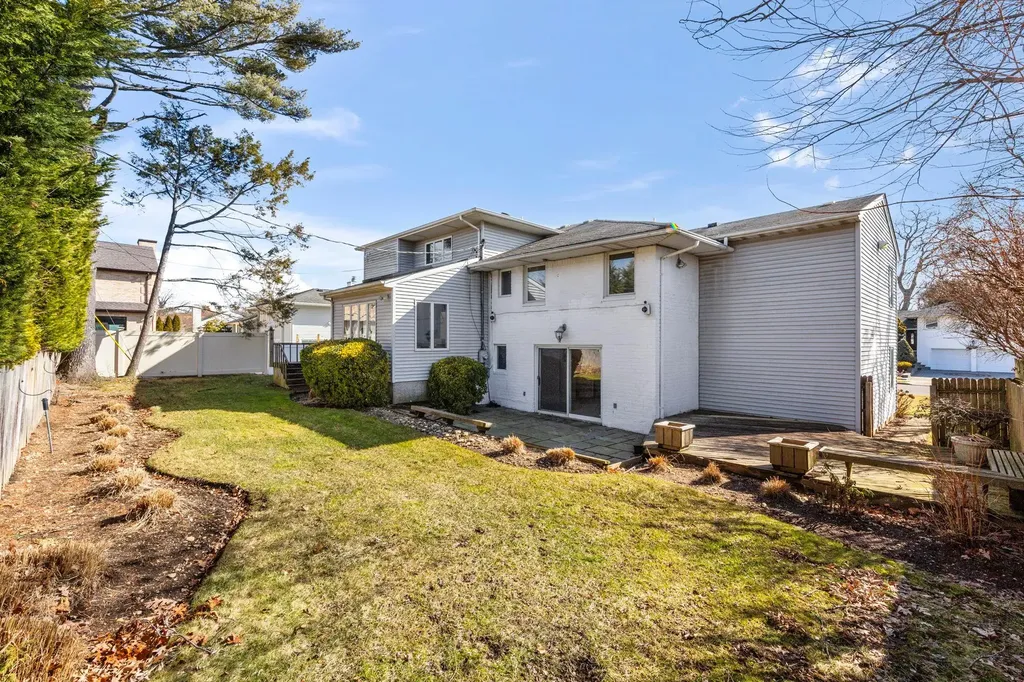 77 Bounty Lane Jericho NY 11753