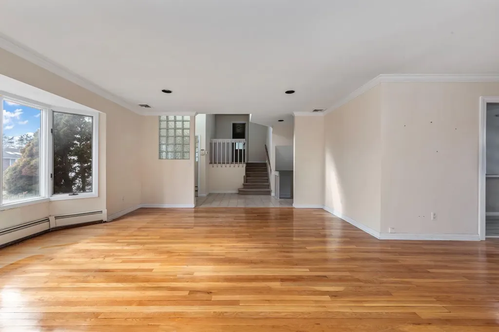 77 Bounty Lane Jericho NY 11753