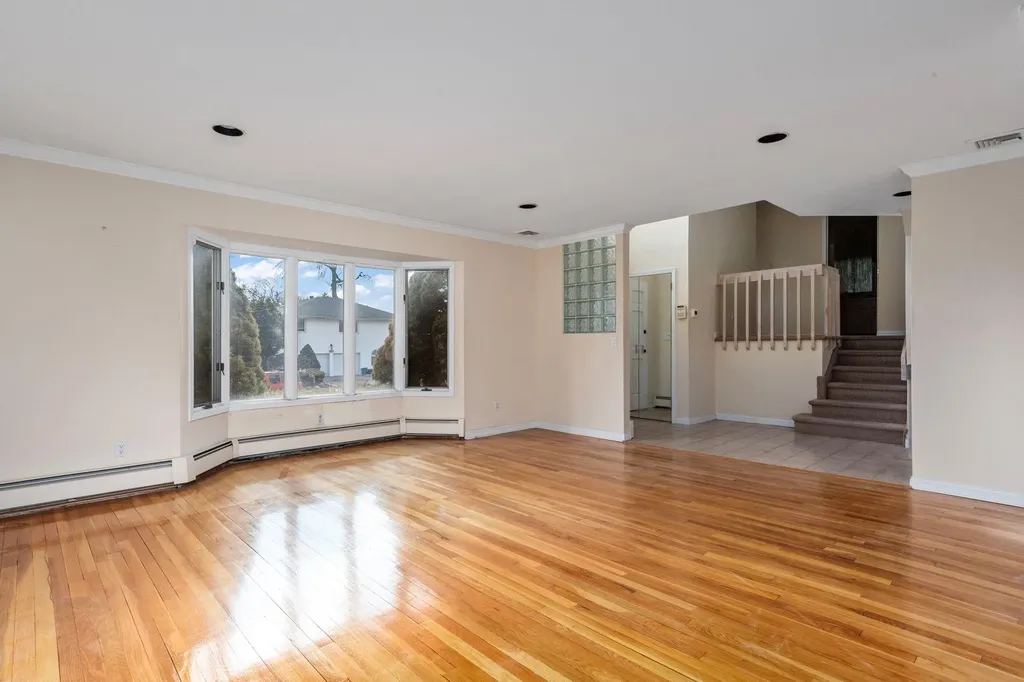 77 Bounty Lane Jericho NY 11753