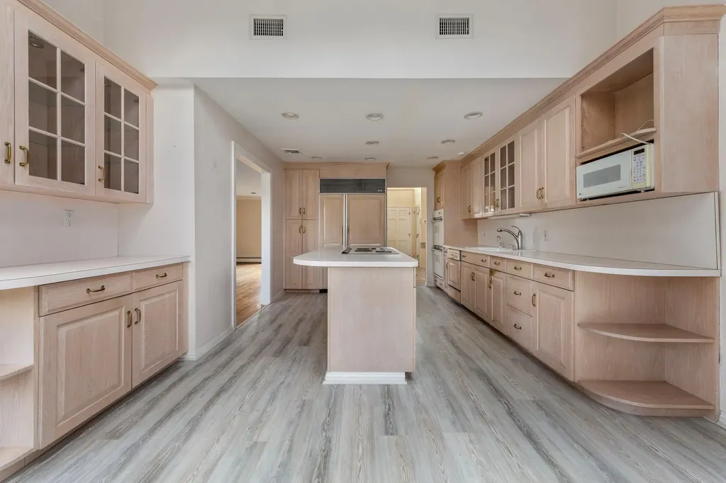 77 Bounty Lane Jericho NY 11753
