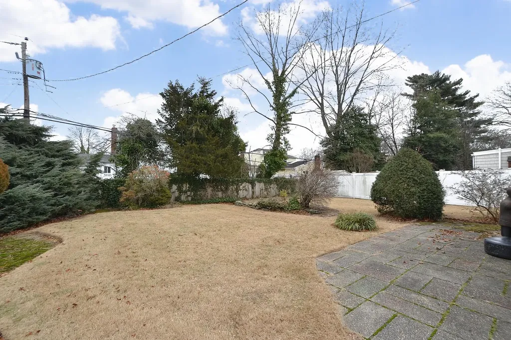 23 Hastings Drive Merrick NY 11566