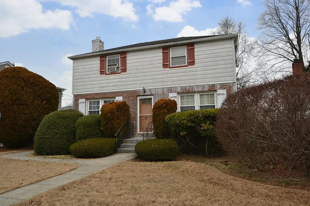 23 Hastings Drive Merrick NY 11566