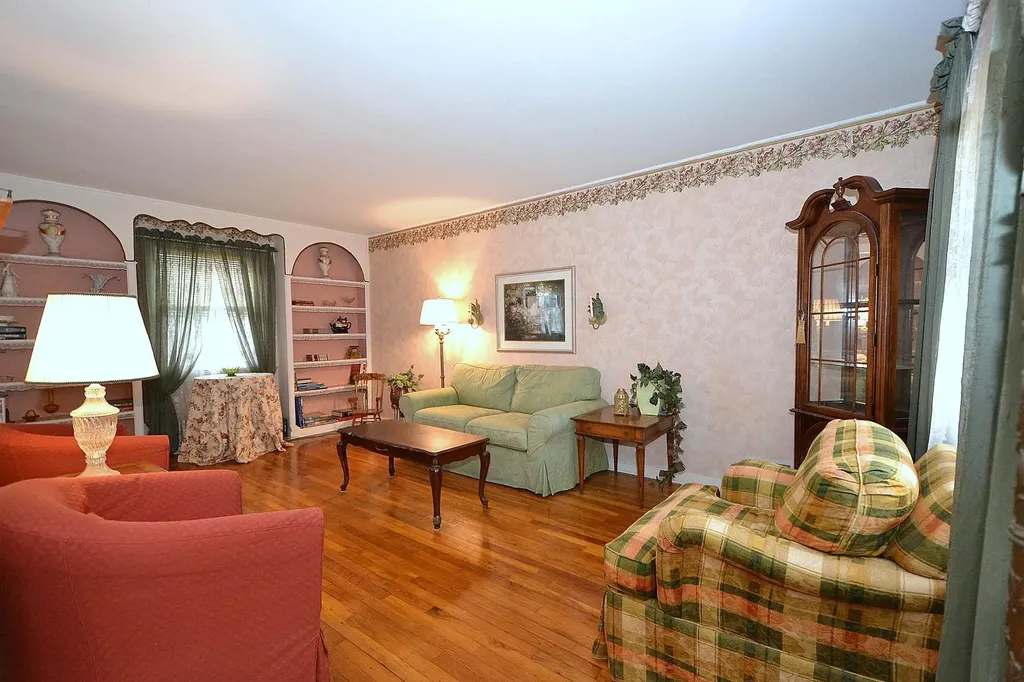 23 Hastings Drive Merrick NY 11566