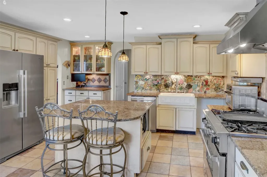 237 Farhan Lane North Babylon NY 11703