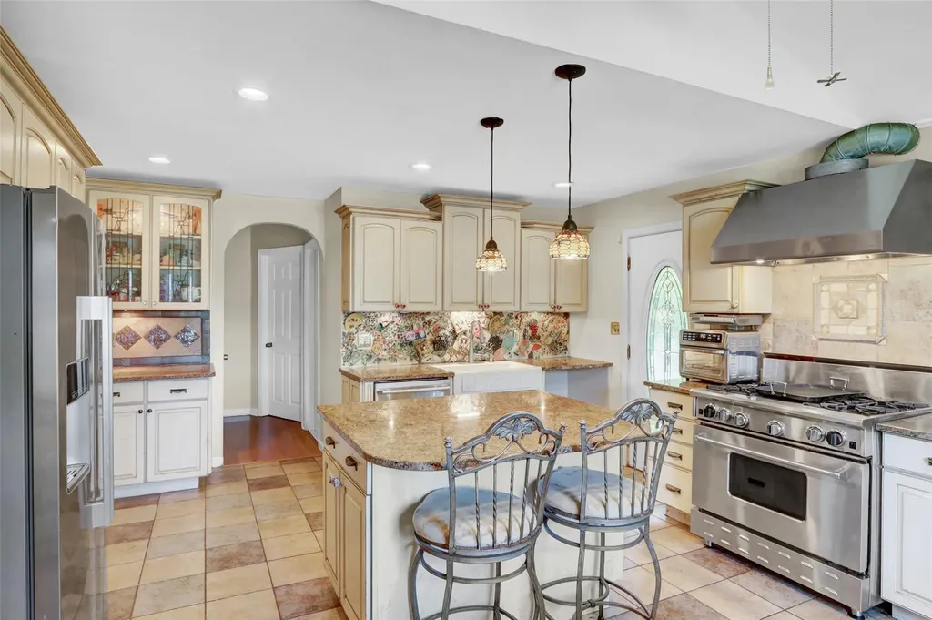 237 Farhan Lane North Babylon NY 11703