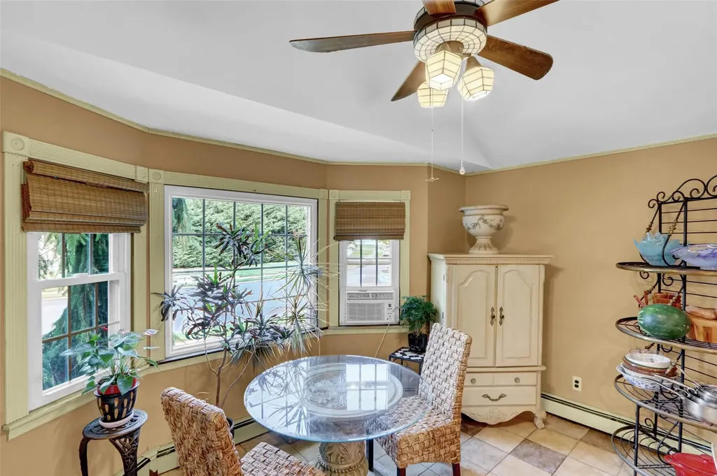 237 Farhan Lane North Babylon NY 11703