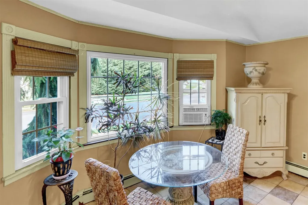237 Farhan Lane North Babylon NY 11703