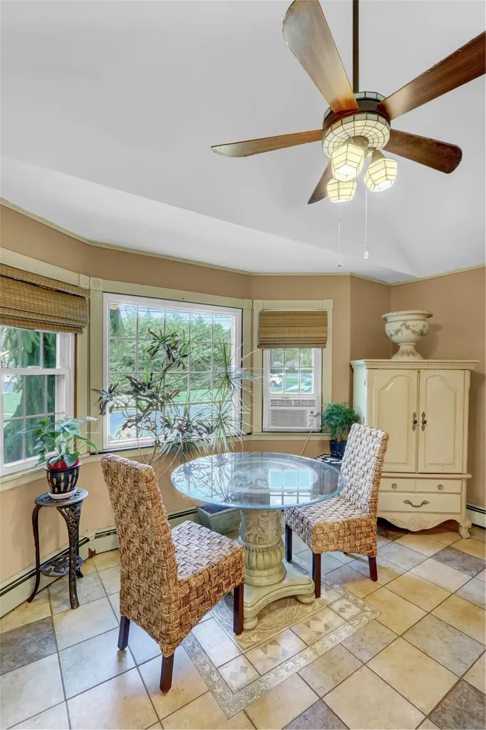 237 Farhan Lane North Babylon NY 11703